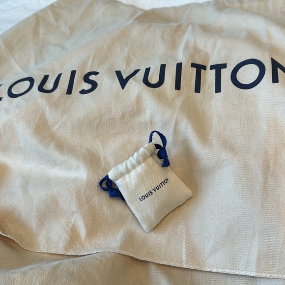 Louis Vuitton 55 duffle bag new condition - Picture 4 of 7